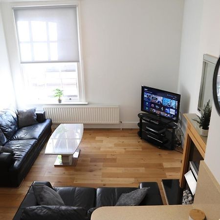 Letting Serviced Apartments - Guards View, Windsor Ngoại thất bức ảnh
