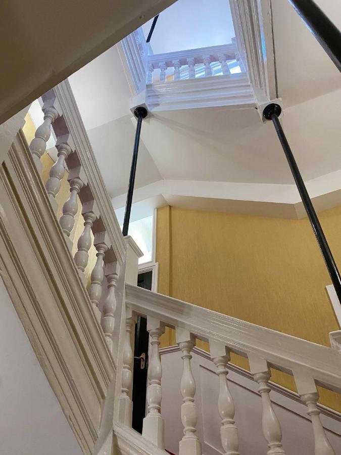 Letting Serviced Apartments - Guards View, Windsor Ngoại thất bức ảnh