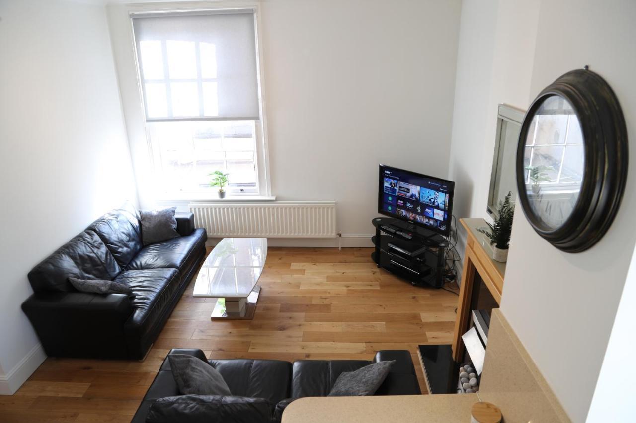 Letting Serviced Apartments - Guards View, Windsor Ngoại thất bức ảnh