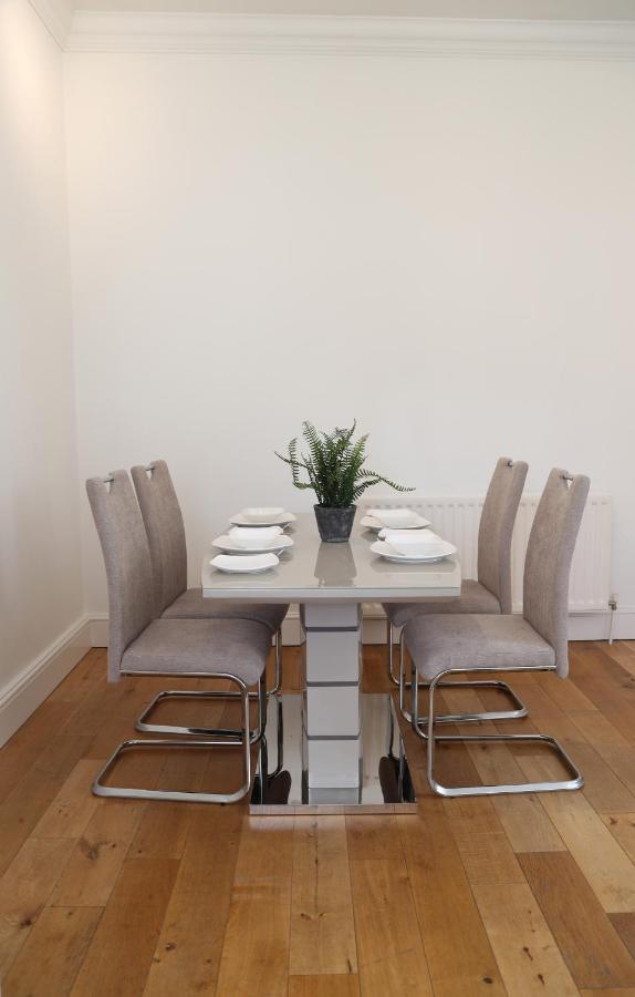 Letting Serviced Apartments - Guards View, Windsor Ngoại thất bức ảnh