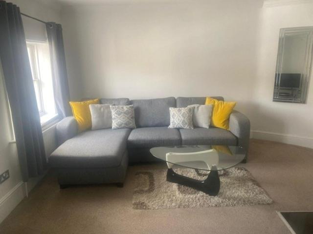 Letting Serviced Apartments - Guards View, Windsor Ngoại thất bức ảnh